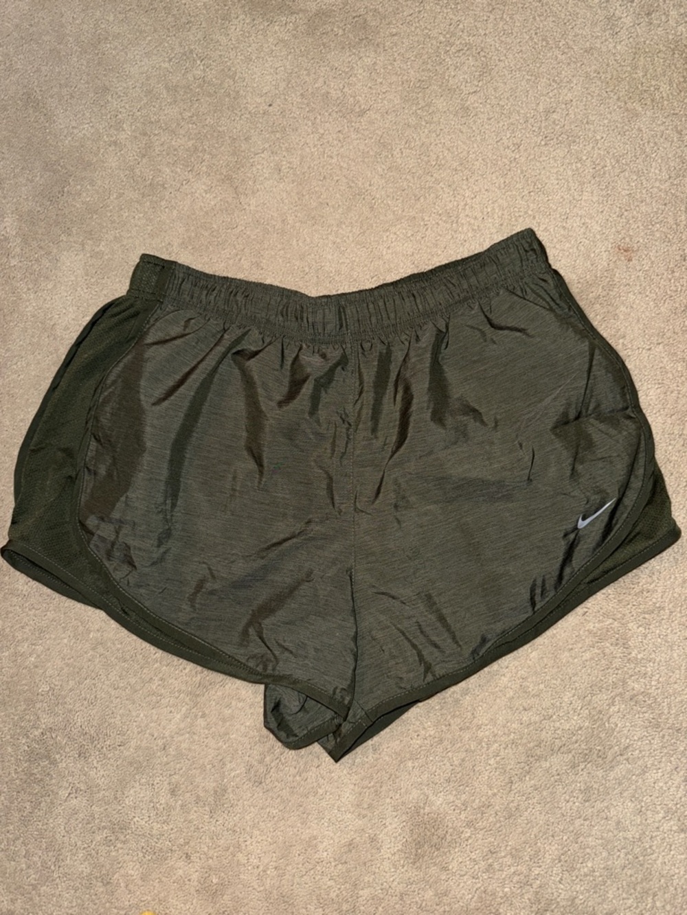 Nike Women's Dark Gray Athletic Shorts large